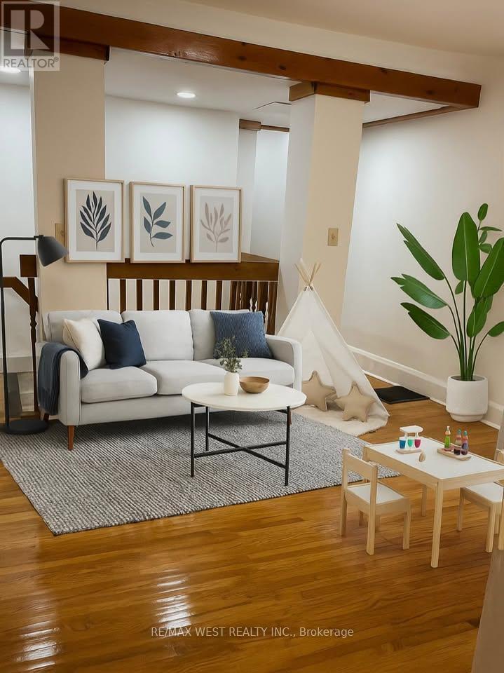 Lower Unit - 531 Woodbine Avenue, Toronto, Ontario  M4E 2H7 - Photo 4 - E12665754