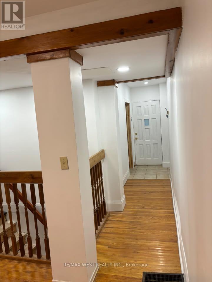 Lower Unit - 531 Woodbine Avenue, Toronto, Ontario  M4E 2H7 - Photo 6 - E12665754