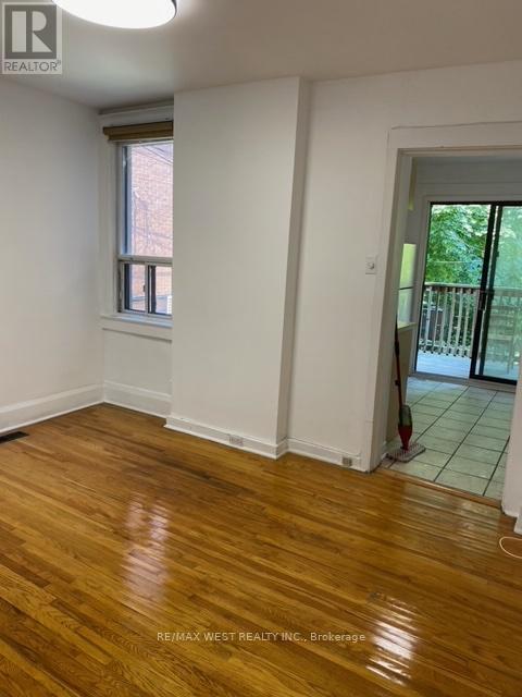 Lower Unit - 531 Woodbine Avenue, Toronto, Ontario  M4E 2H7 - Photo 7 - E12665754