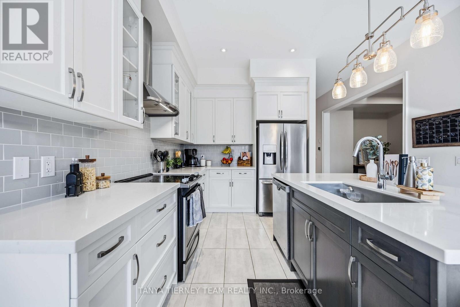 17 Pennine Drive, Whitby, Ontario  L1P 0C3 - Photo 11 - E12665874