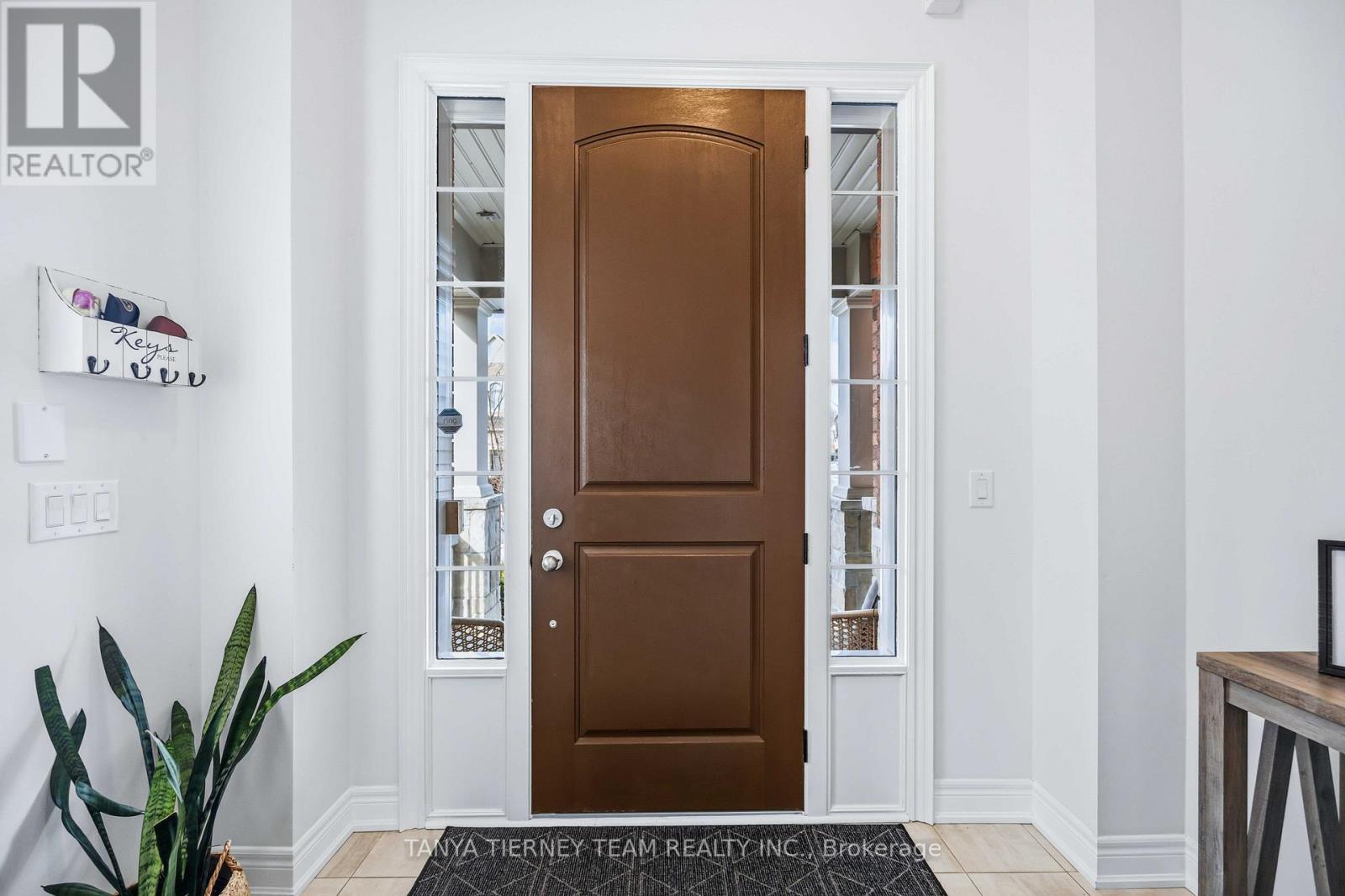 17 Pennine Drive, Whitby, Ontario  L1P 0C3 - Photo 4 - E12665874