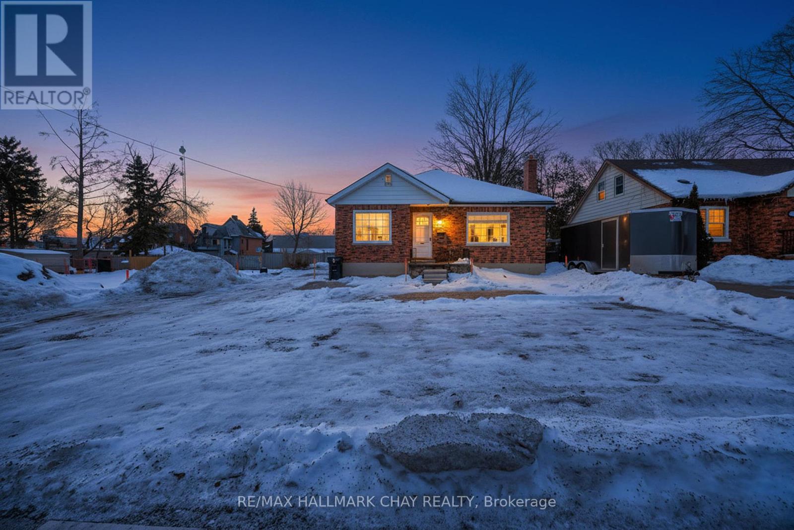 68 Drury Lane, Barrie (Wellington), Ontario  L4M 3C8 - Photo 2 - S12665704