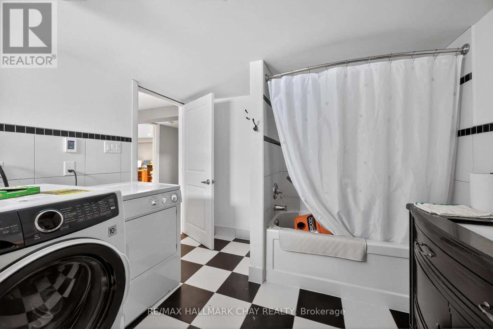 68 Drury Lane, Barrie (Wellington), Ontario  L4M 3C8 - Photo 33 - S12665704