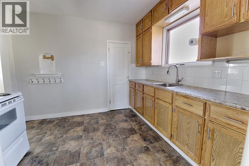 244 14 Street N, Lethbridge, Alberta  T1H 2V9 - Photo 8 - A2269639