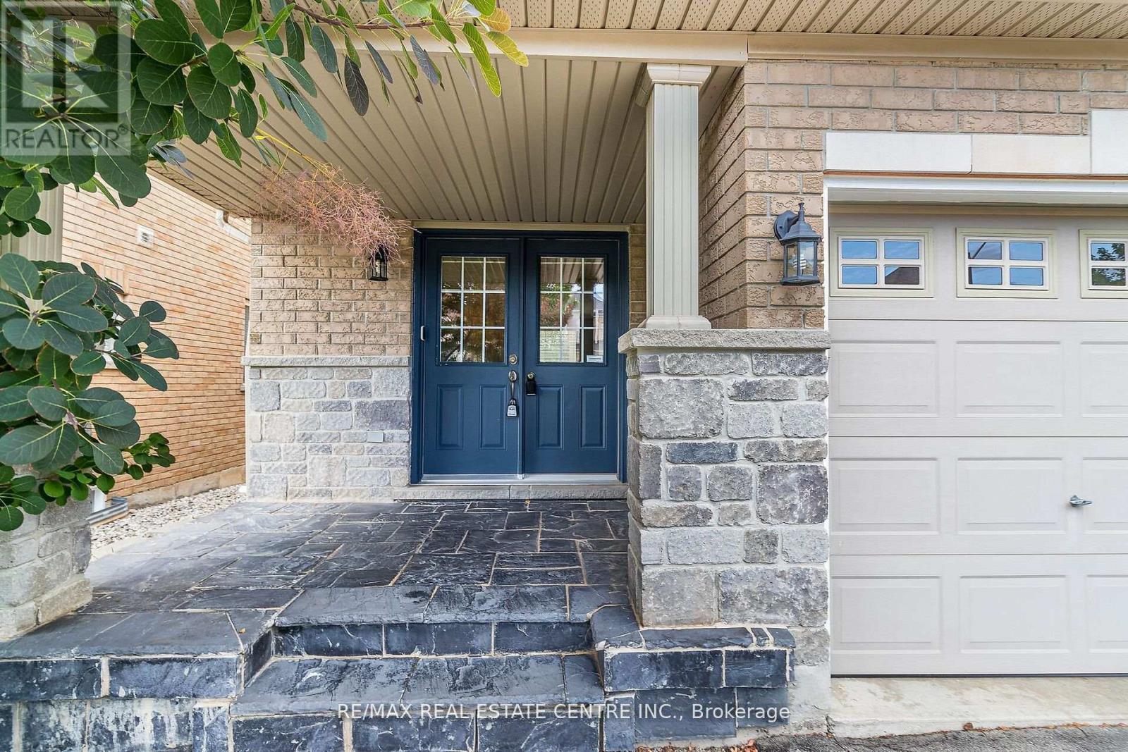 4665 Huffman Road, Burlington, Ontario  L7M 0E7 - Photo 2 - W12584454