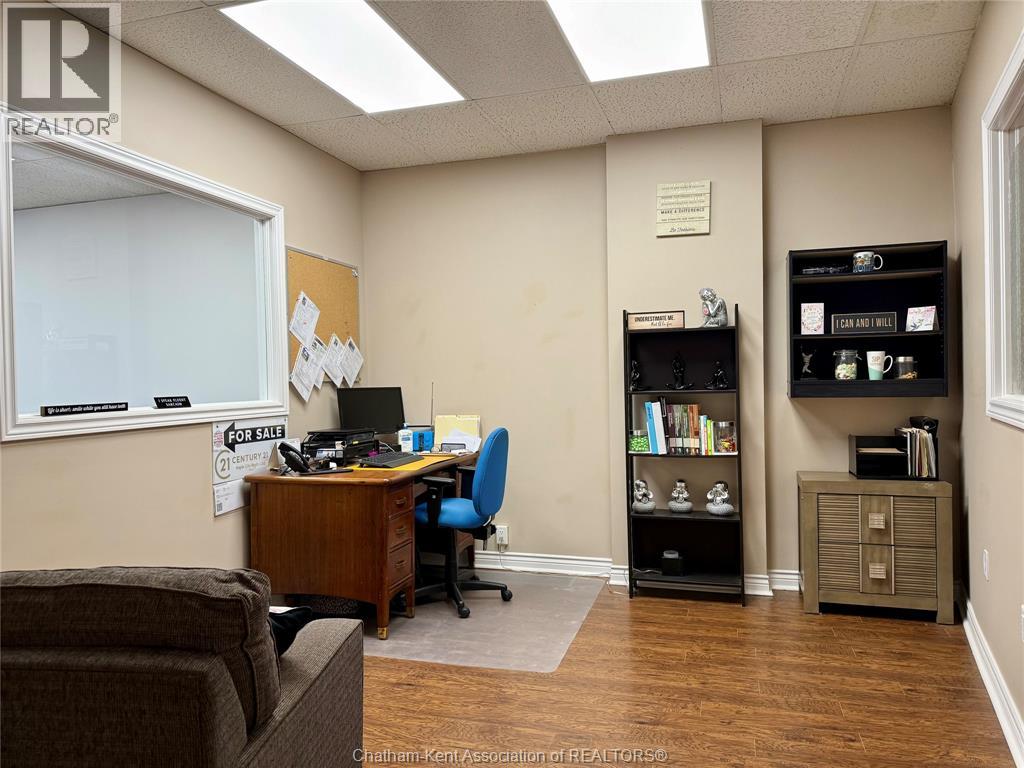 53 St. Clair Street, Chatham, Ontario  N7L 3H8 - Photo 4 - 26000295