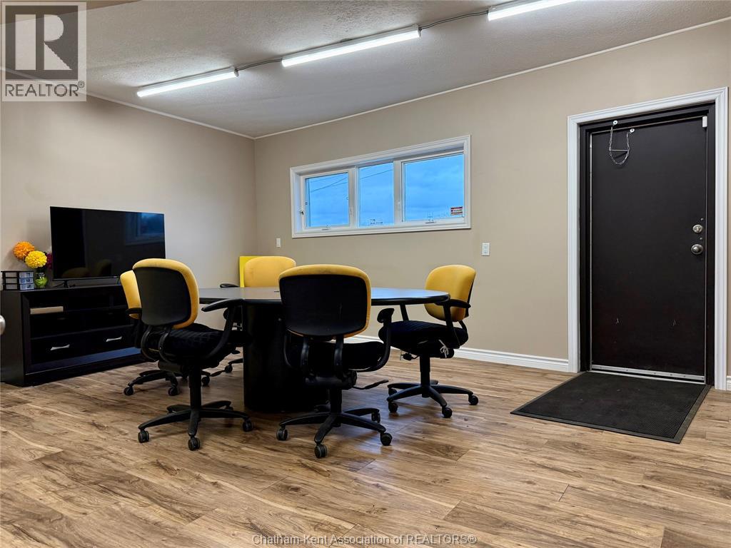 53 St. Clair Street, Chatham, Ontario  N7L 3H8 - Photo 7 - 26000295