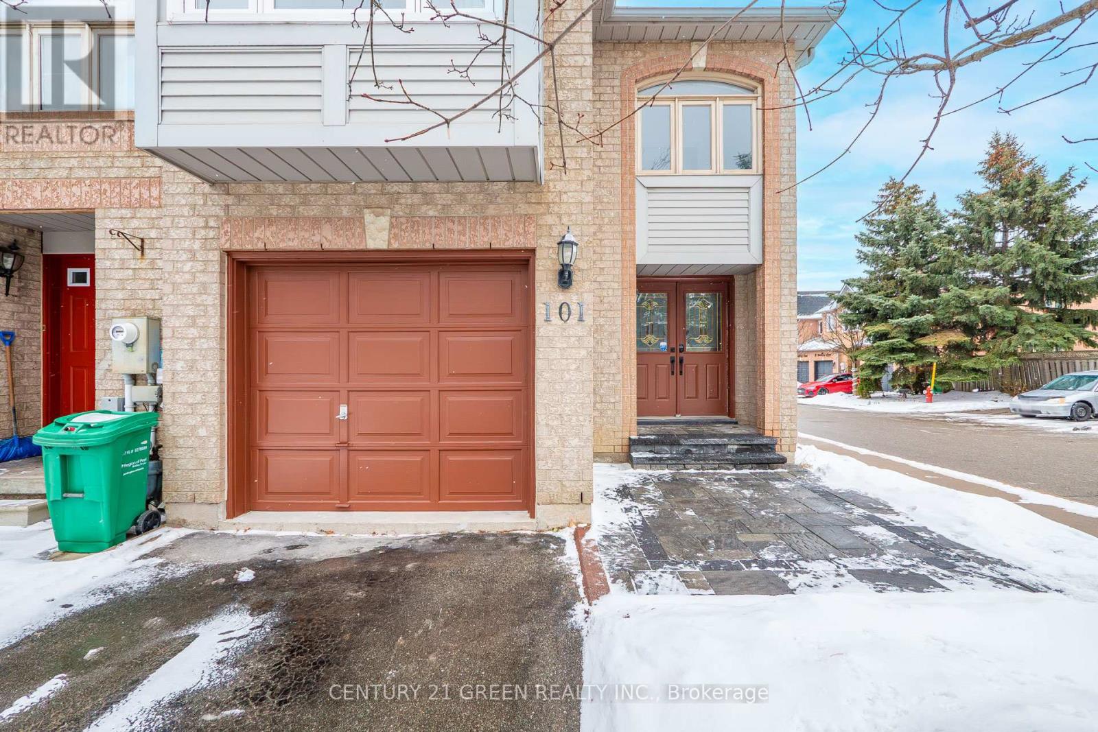 101 Kenwood Drive, Brampton, Ontario  L6X 4P5 - Photo 2 - W12665734