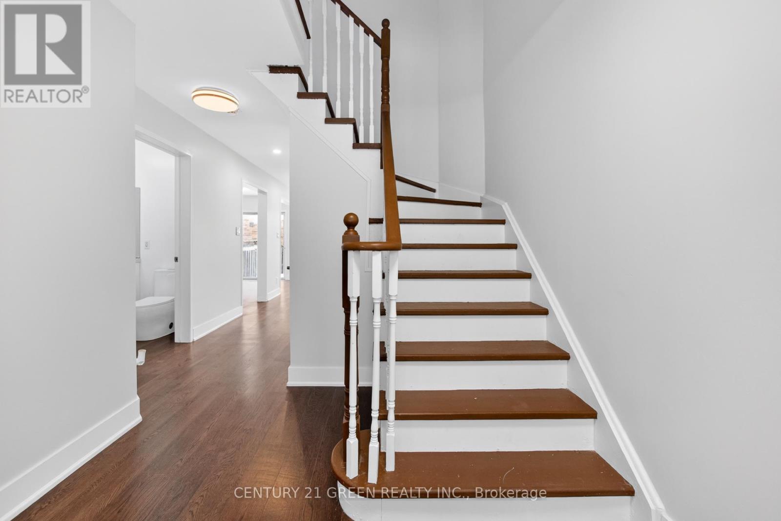 101 Kenwood Drive, Brampton, Ontario  L6X 4P5 - Photo 4 - W12665734