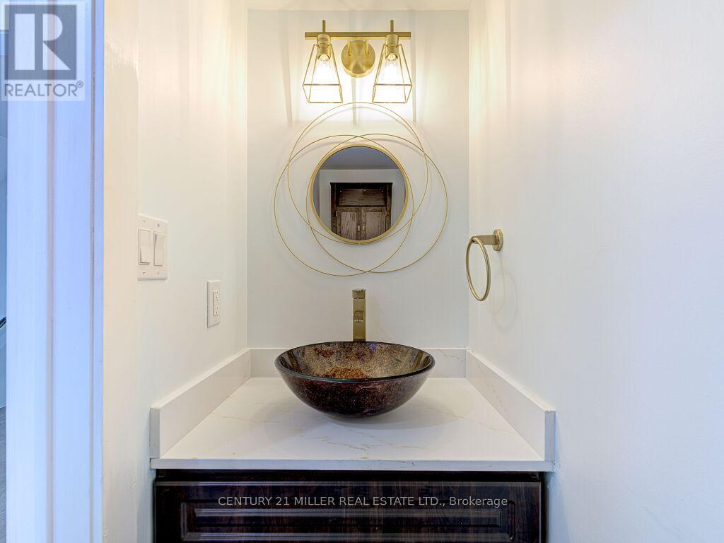 373 Ravineview Way, Oakville, Ontario  L6H 6S5 - Photo 6 - W12665820