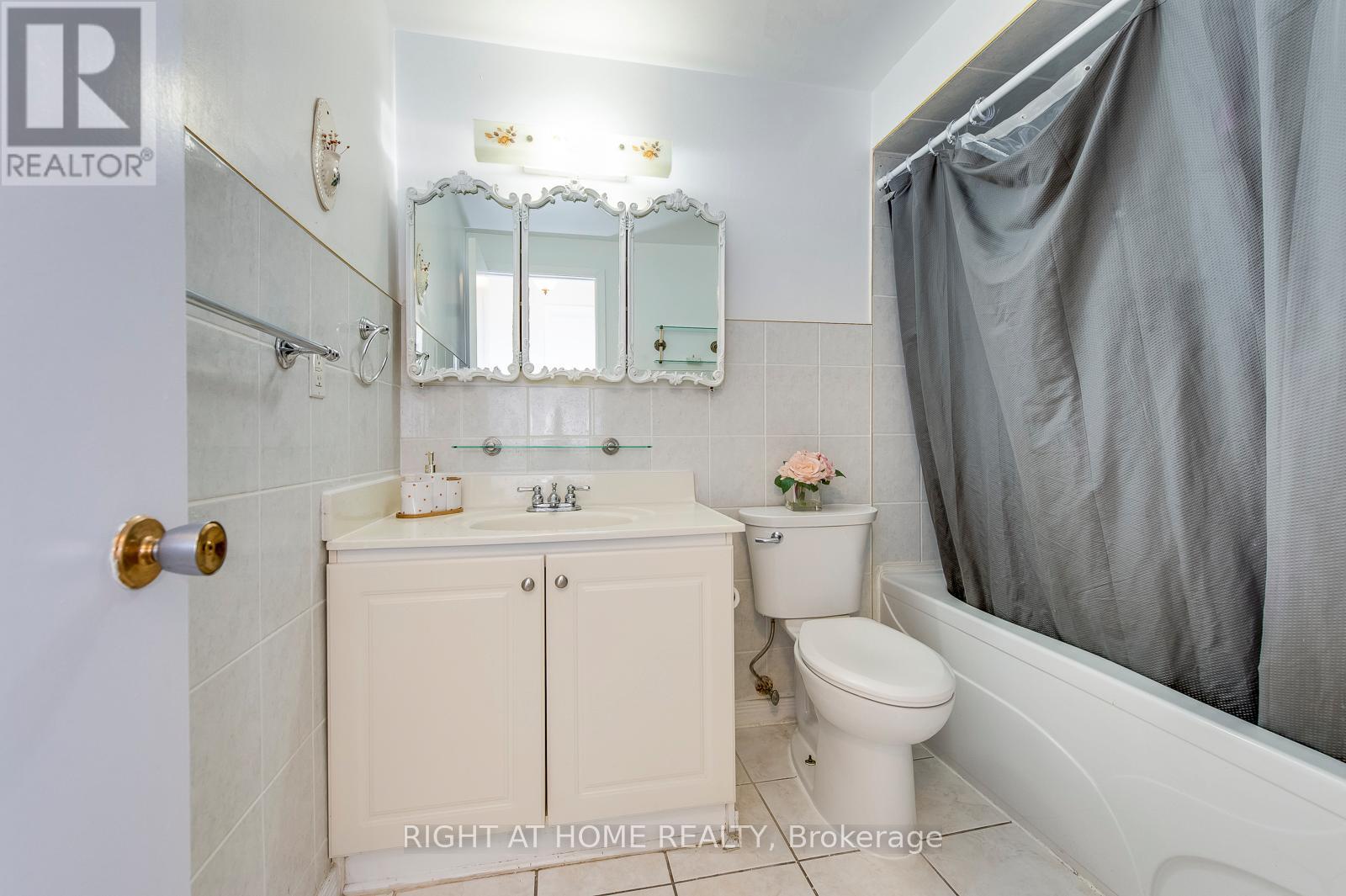 (Upper) - 2835 Hollington Crescent, Mississauga, Ontario  L5K 1E8 - Photo 10 - W12665840