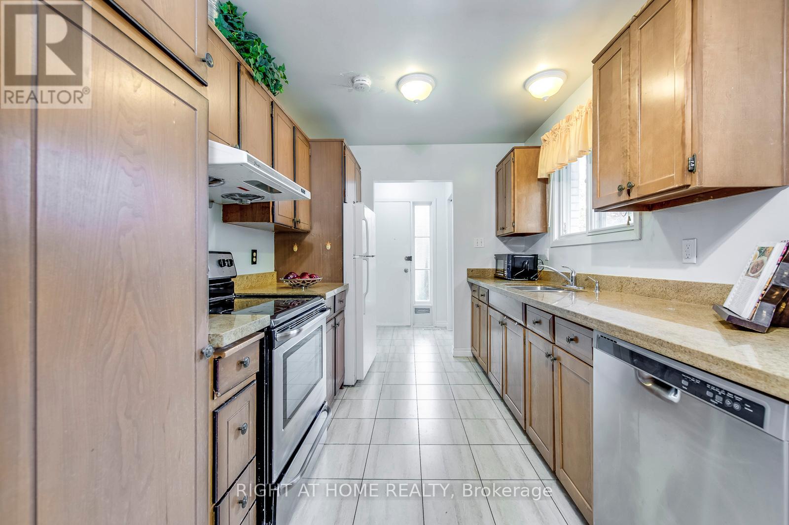 (Upper) - 2835 Hollington Crescent, Mississauga, Ontario  L5K 1E8 - Photo 4 - W12665840
