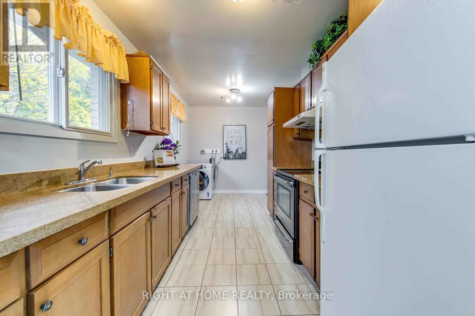 (Upper) - 2835 Hollington Crescent, Mississauga, Ontario  L5K 1E8 - Photo 5 - W12665840