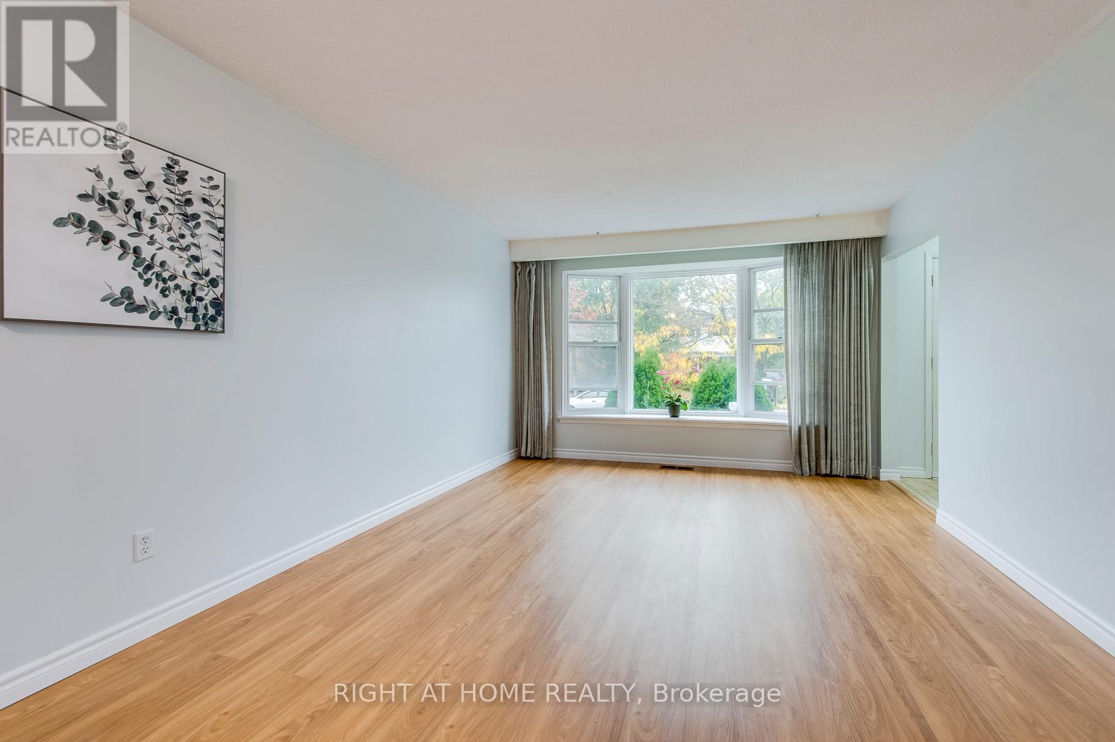 (Upper) - 2835 Hollington Crescent, Mississauga, Ontario  L5K 1E8 - Photo 6 - W12665840