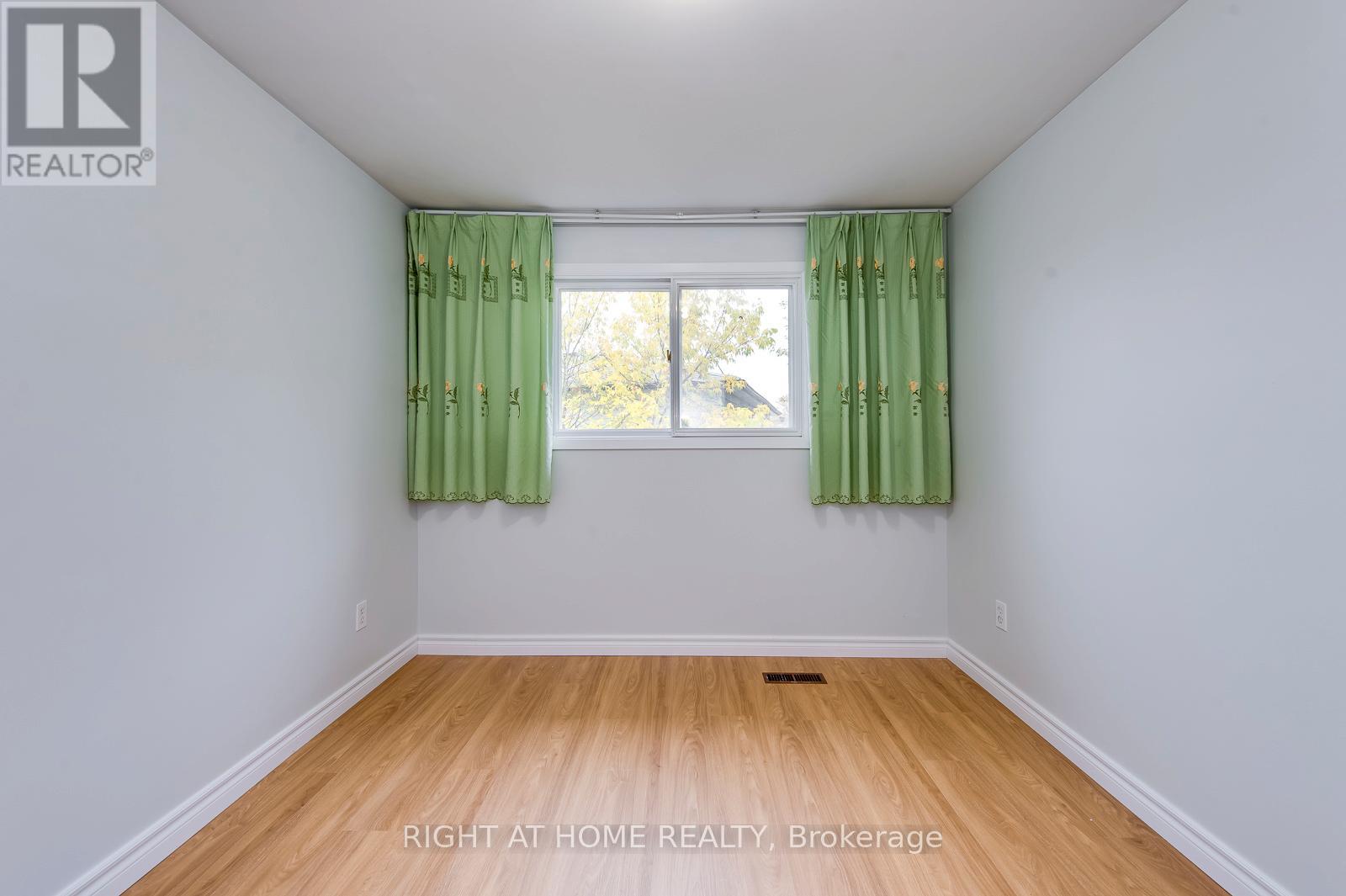 (Upper) - 2835 Hollington Crescent, Mississauga, Ontario  L5K 1E8 - Photo 7 - W12665840