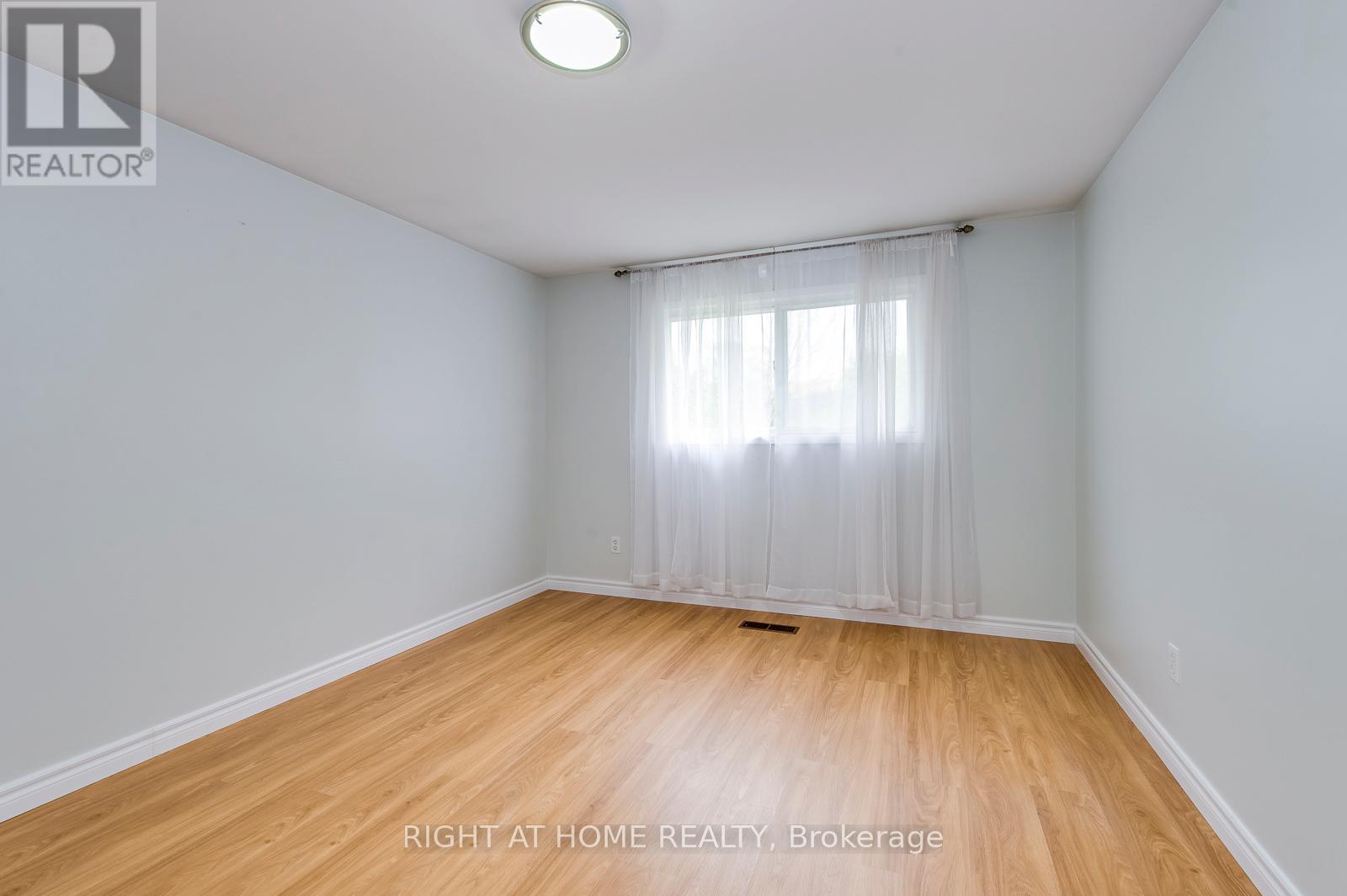 (Upper) - 2835 Hollington Crescent, Mississauga, Ontario  L5K 1E8 - Photo 9 - W12665840