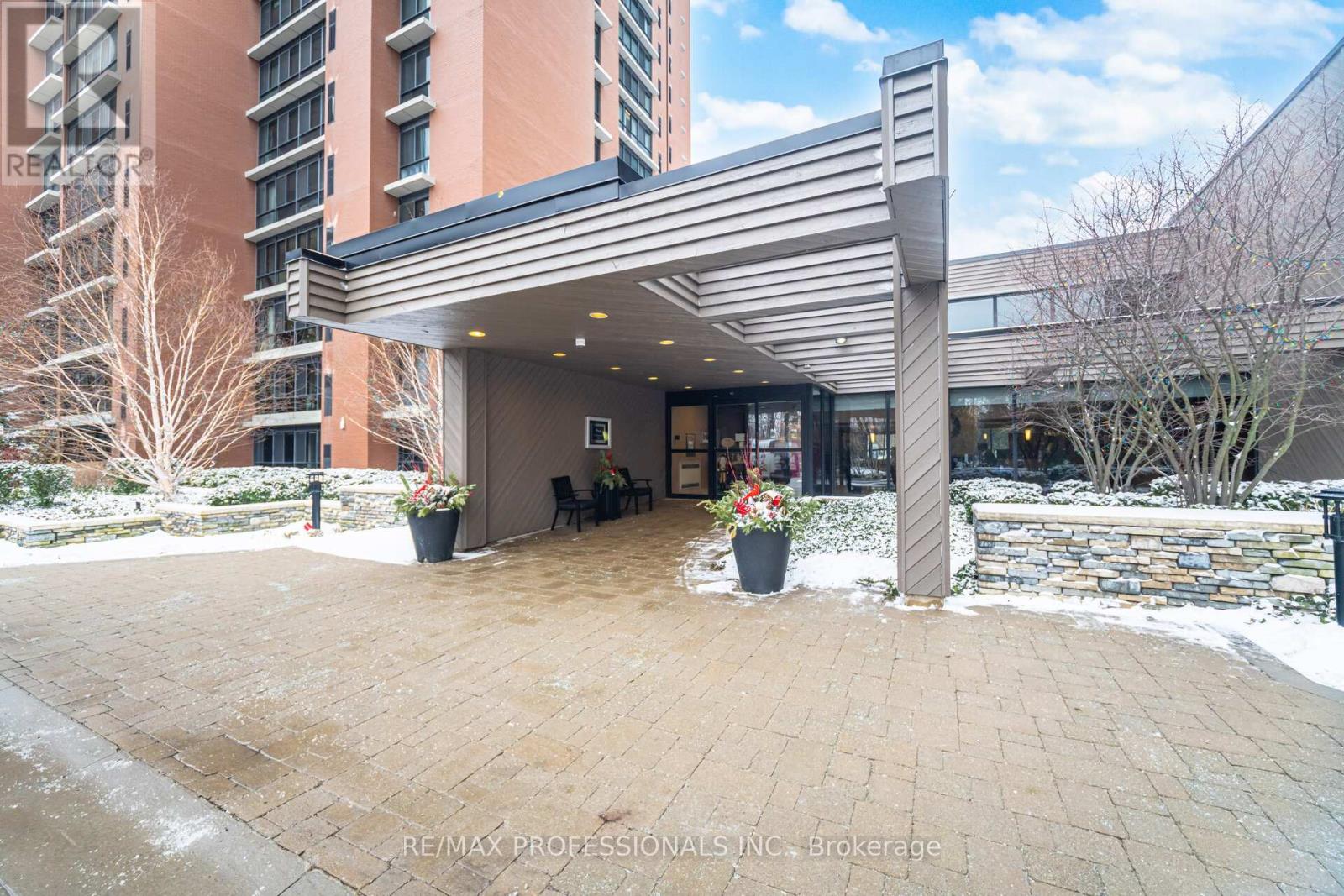 305 - 1400 Dixie Road, Mississauga, Ontario L5E 3E1 - Photo 2 - W12665844