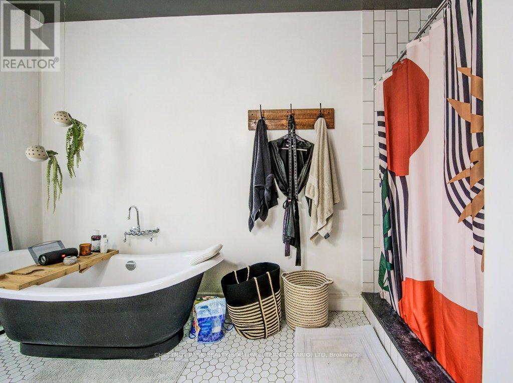 57 Glasgow Street, Kitchener, Ontario  N2G 2G8 - Photo 16 - X12665782