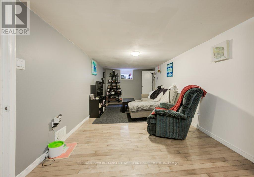 57 Glasgow Street, Kitchener, Ontario  N2G 2G8 - Photo 32 - X12665782