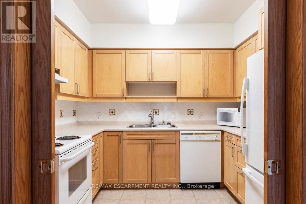 604 - 77 Governors Road, Hamilton, Ontario  L9H 7N8 - Photo 8 - X12665806