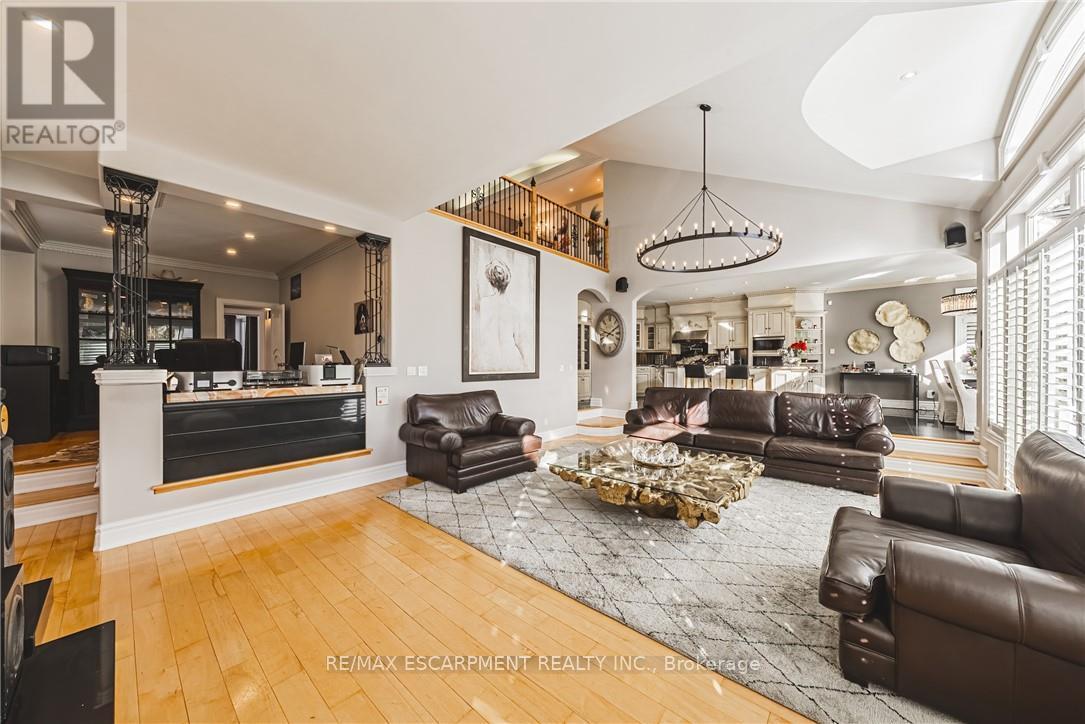 712 Highvalley Road, Hamilton, Ontario  L9G 4E9 - Photo 18 - X12665838