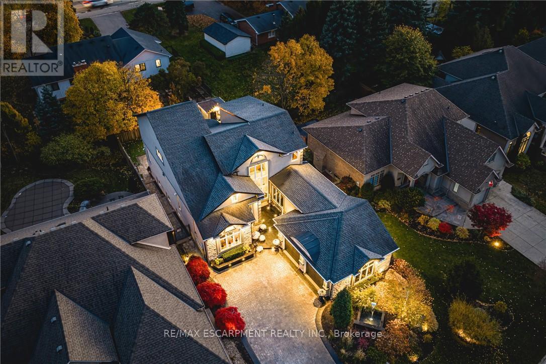 712 Highvalley Road, Hamilton, Ontario  L9G 4E9 - Photo 2 - X12665838