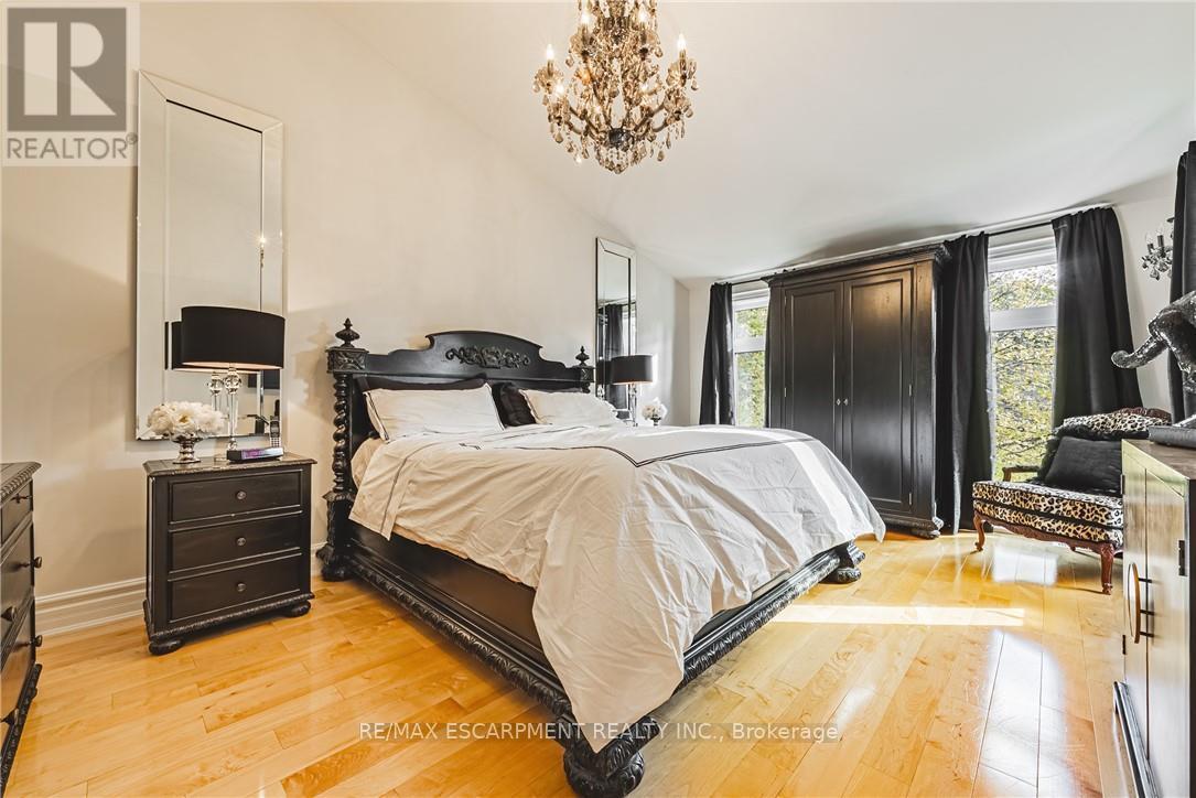 712 Highvalley Road, Hamilton, Ontario  L9G 4E9 - Photo 24 - X12665838