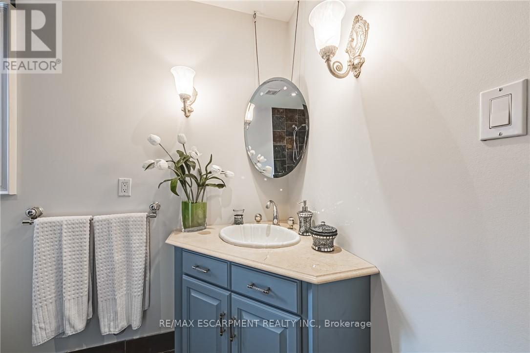 712 Highvalley Road, Hamilton, Ontario  L9G 4E9 - Photo 32 - X12665838