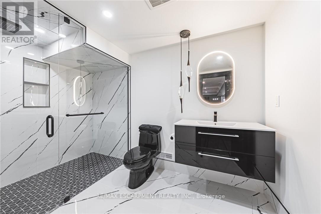 712 Highvalley Road, Hamilton, Ontario  L9G 4E9 - Photo 39 - X12665838