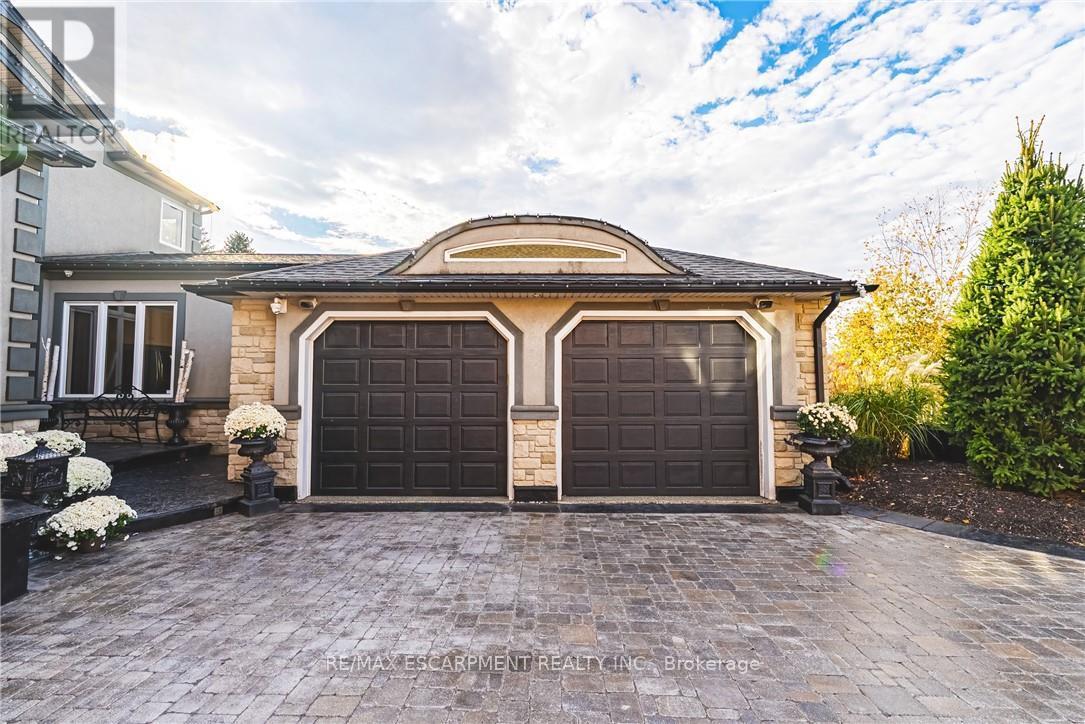 712 Highvalley Road, Hamilton, Ontario  L9G 4E9 - Photo 5 - X12665838