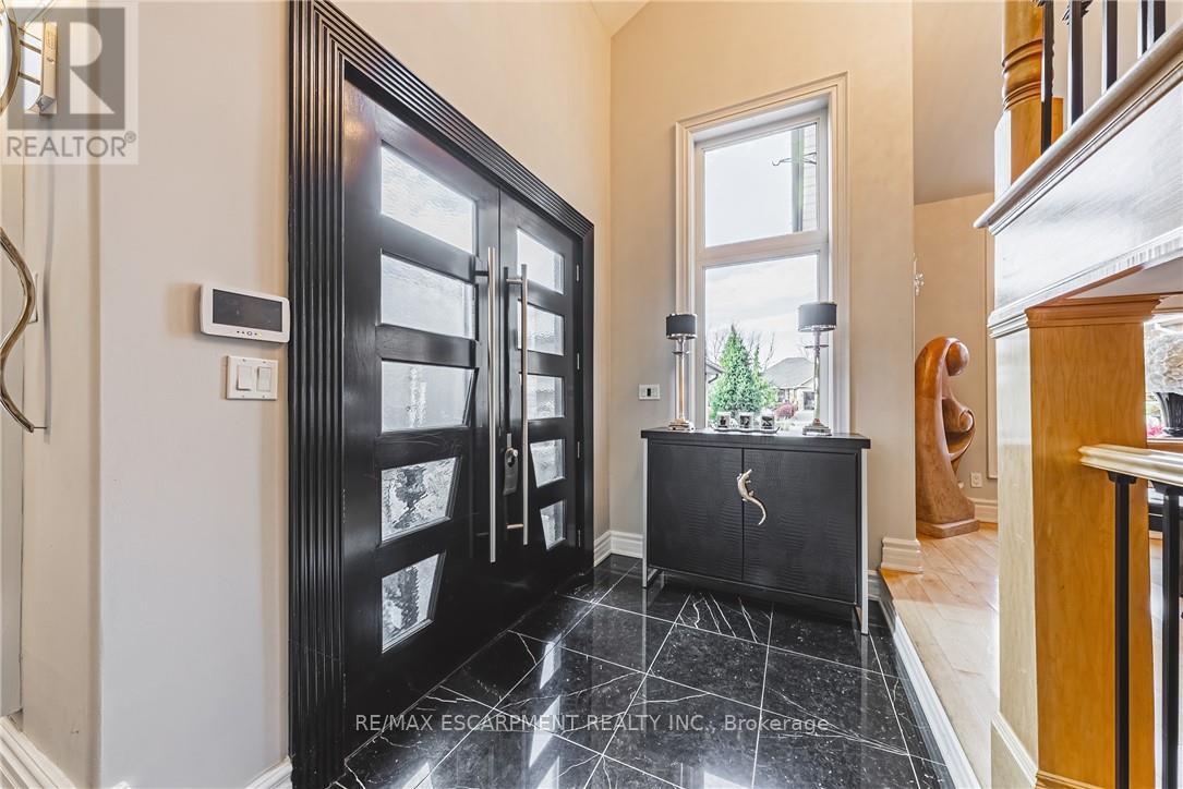 712 Highvalley Road, Hamilton, Ontario  L9G 4E9 - Photo 7 - X12665838