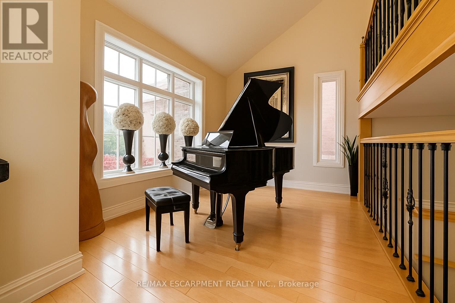 712 Highvalley Road, Hamilton, Ontario  L9G 4E9 - Photo 8 - X12665838