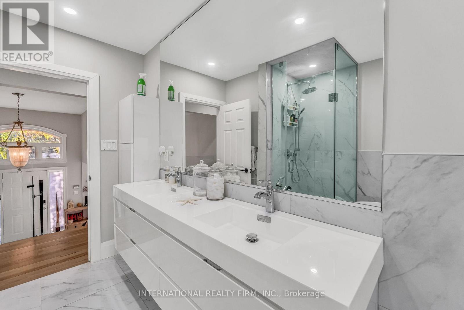 1049 Indian Rd Road, Mississauga, Ontario  L5H 1R6 - Photo 17 - W12664762