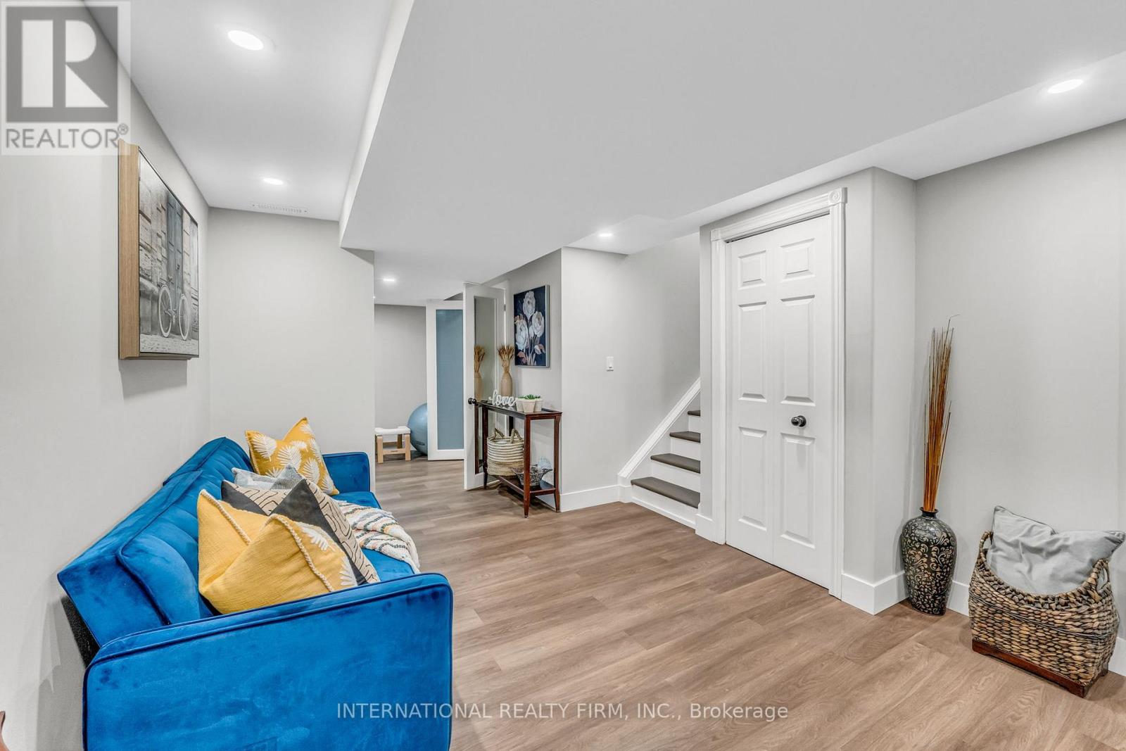 1049 Indian Rd Road, Mississauga, Ontario  L5H 1R6 - Photo 29 - W12664762