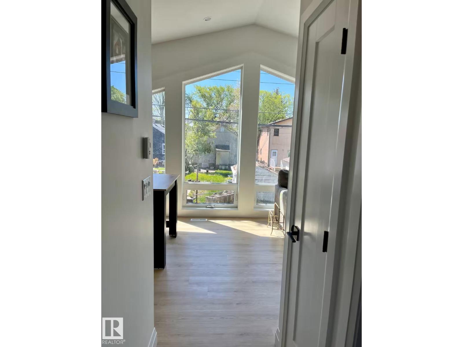 10711 76 Av Nw, Edmonton, Alberta  T6E 1L8 - Photo 3 - E4464073