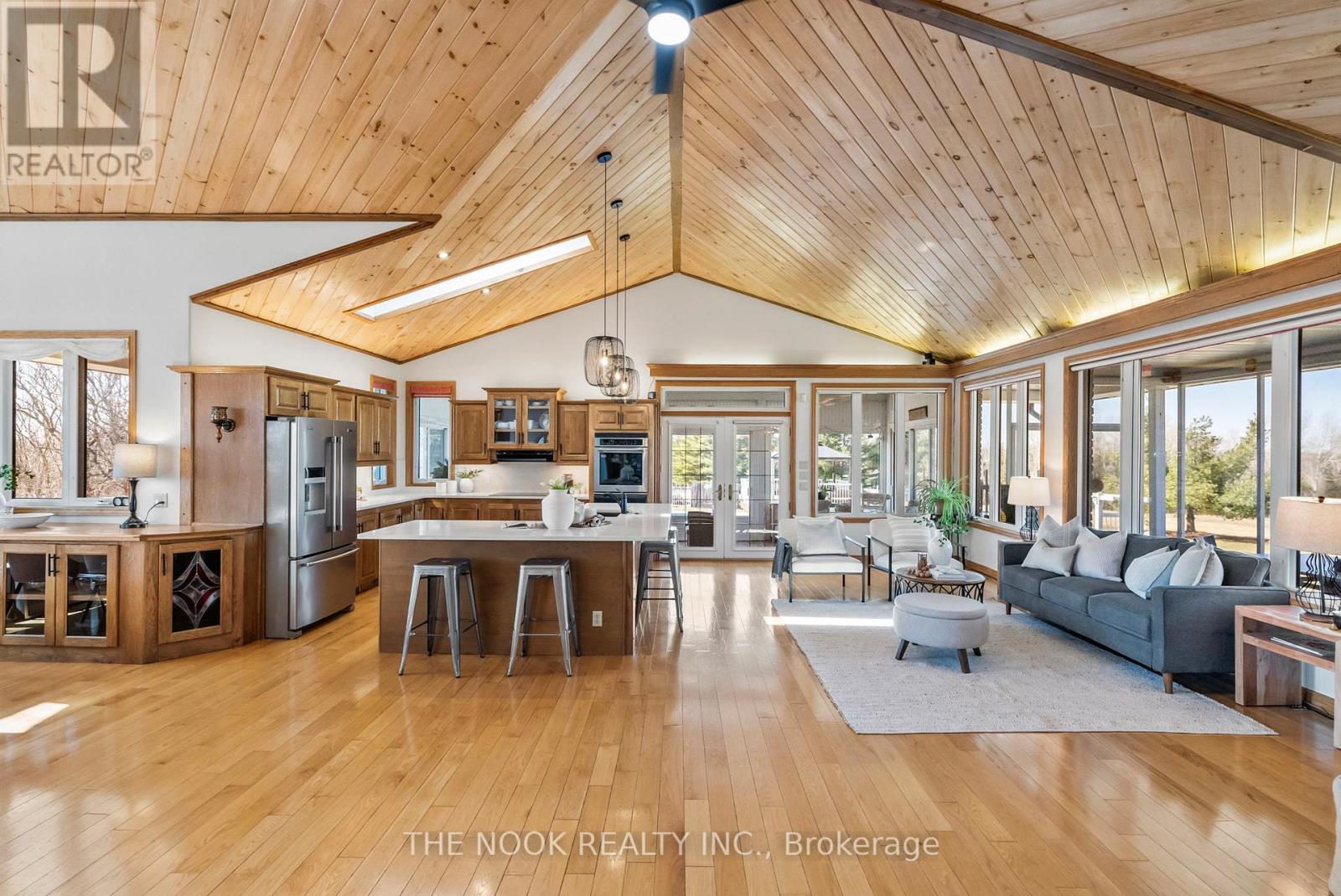 593 Pigeon Creek Road, Kawartha Lakes, Ontario  L0B 1K0 - Photo 12 - X12665988