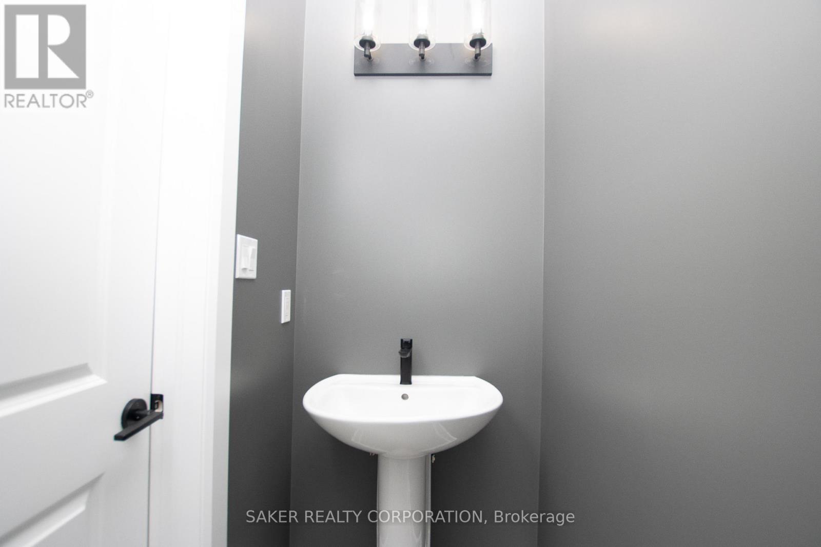 615 Regent Street, Strathroy-Caradoc, Ontario  N0L 1W0 - Photo 4 - X12666004