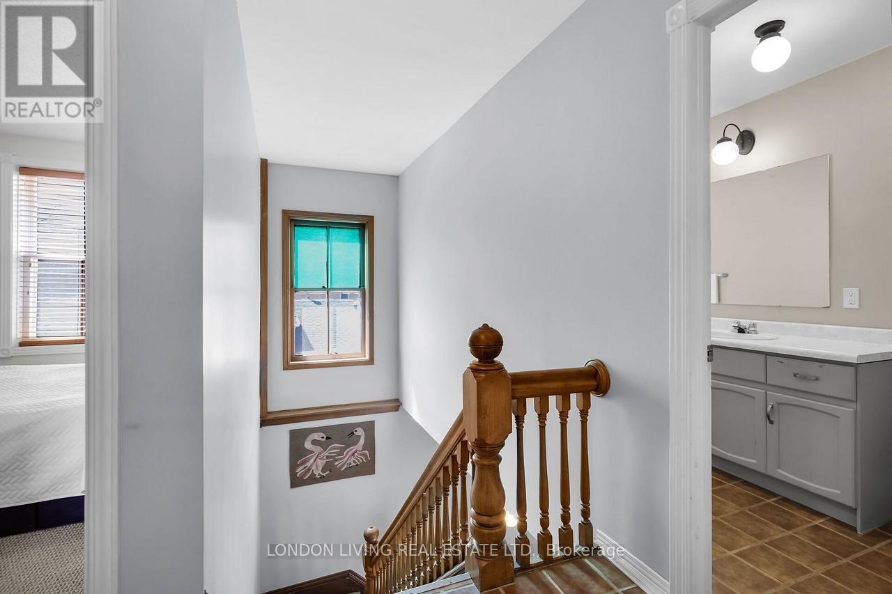 503 Baseline Road E, London South, Ontario  N6C 2P8 - Photo 11 - X12666142