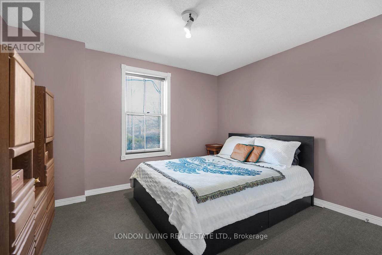 503 Baseline Road E, London South, Ontario  N6C 2P8 - Photo 14 - X12666142