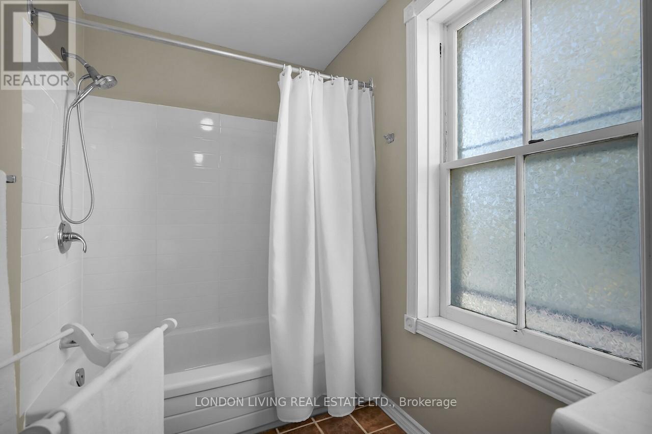 503 Baseline Road E, London South, Ontario  N6C 2P8 - Photo 17 - X12666142