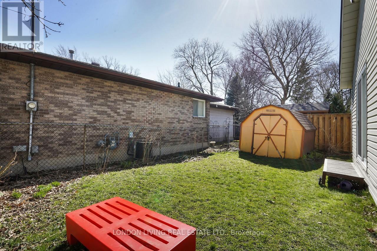 503 Baseline Road E, London South, Ontario  N6C 2P8 - Photo 39 - X12666142