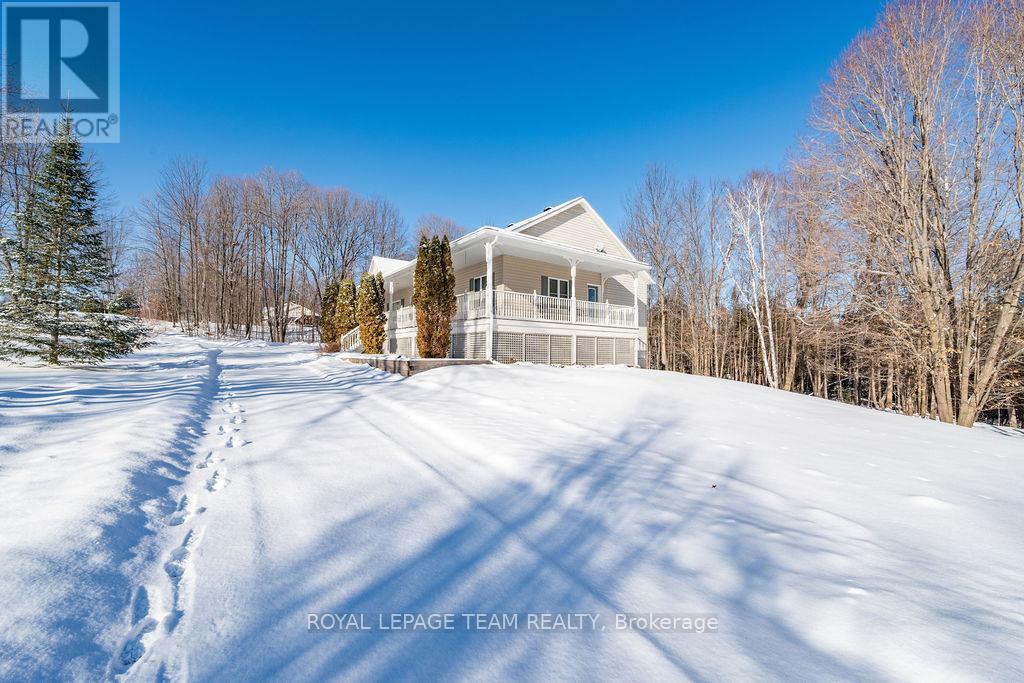 698 Barryvale Road, Greater Madawaska, Ontario  K0J 1H0 - Photo 39 - X12666028
