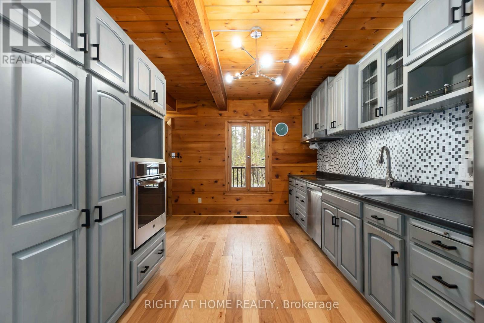 101 Myrtle Lane, Ottawa, Ontario  K0A 3M0 - Photo 11 - X12666050