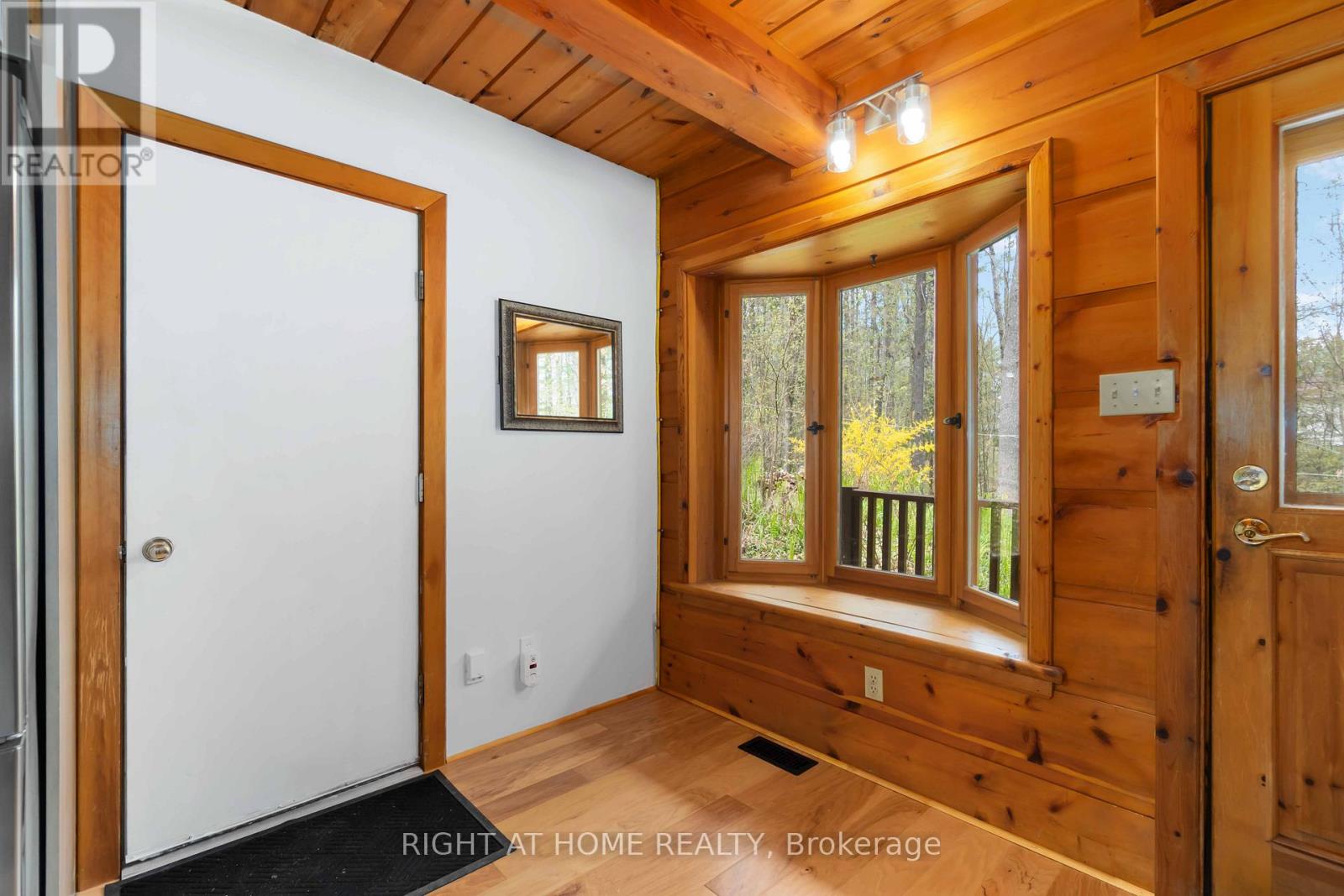 101 Myrtle Lane, Ottawa, Ontario  K0A 3M0 - Photo 12 - X12666050