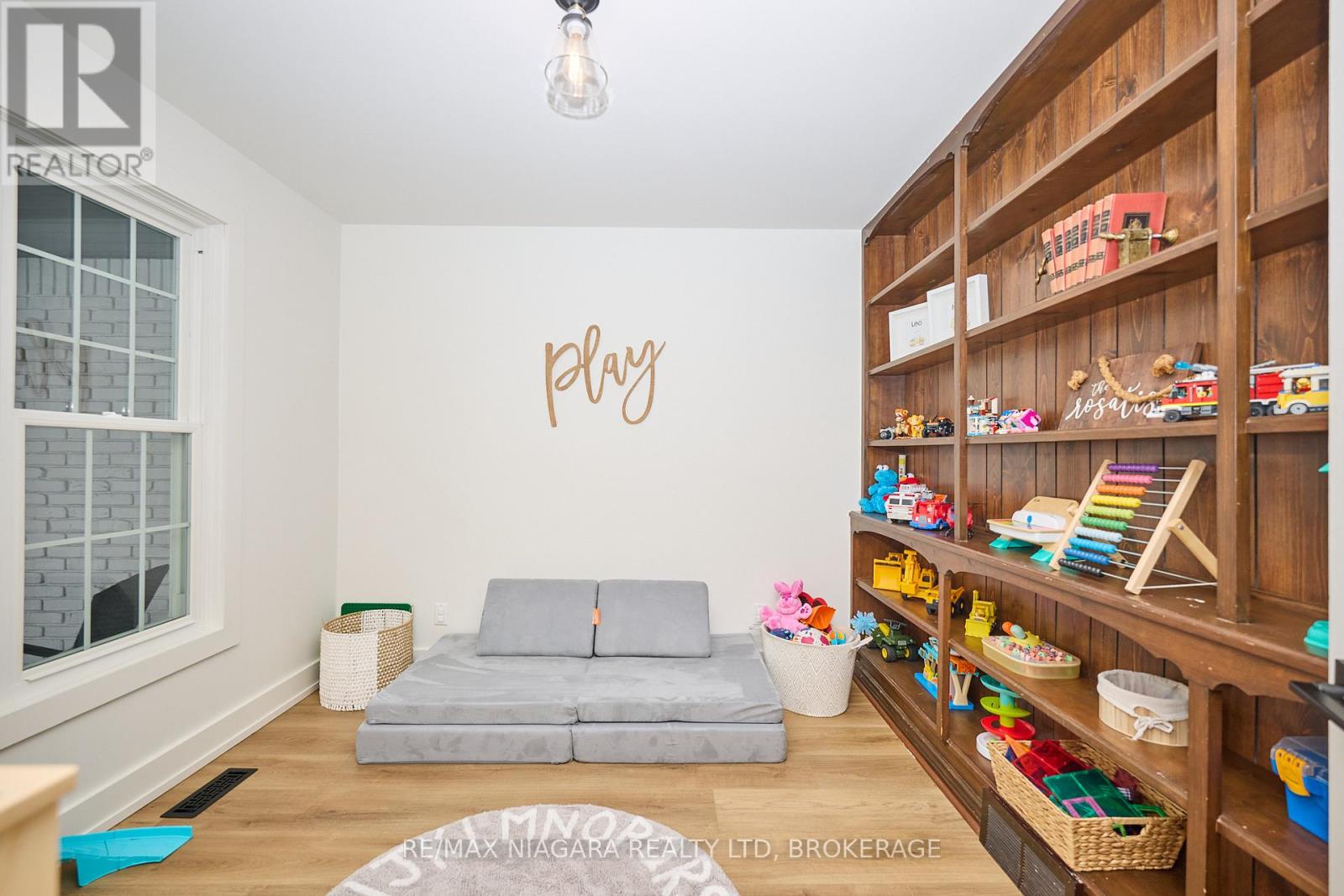 35 Berkwood Place, Pelham (Fonthill), Ontario  L0S 1E2 - Photo 15 - X12666014