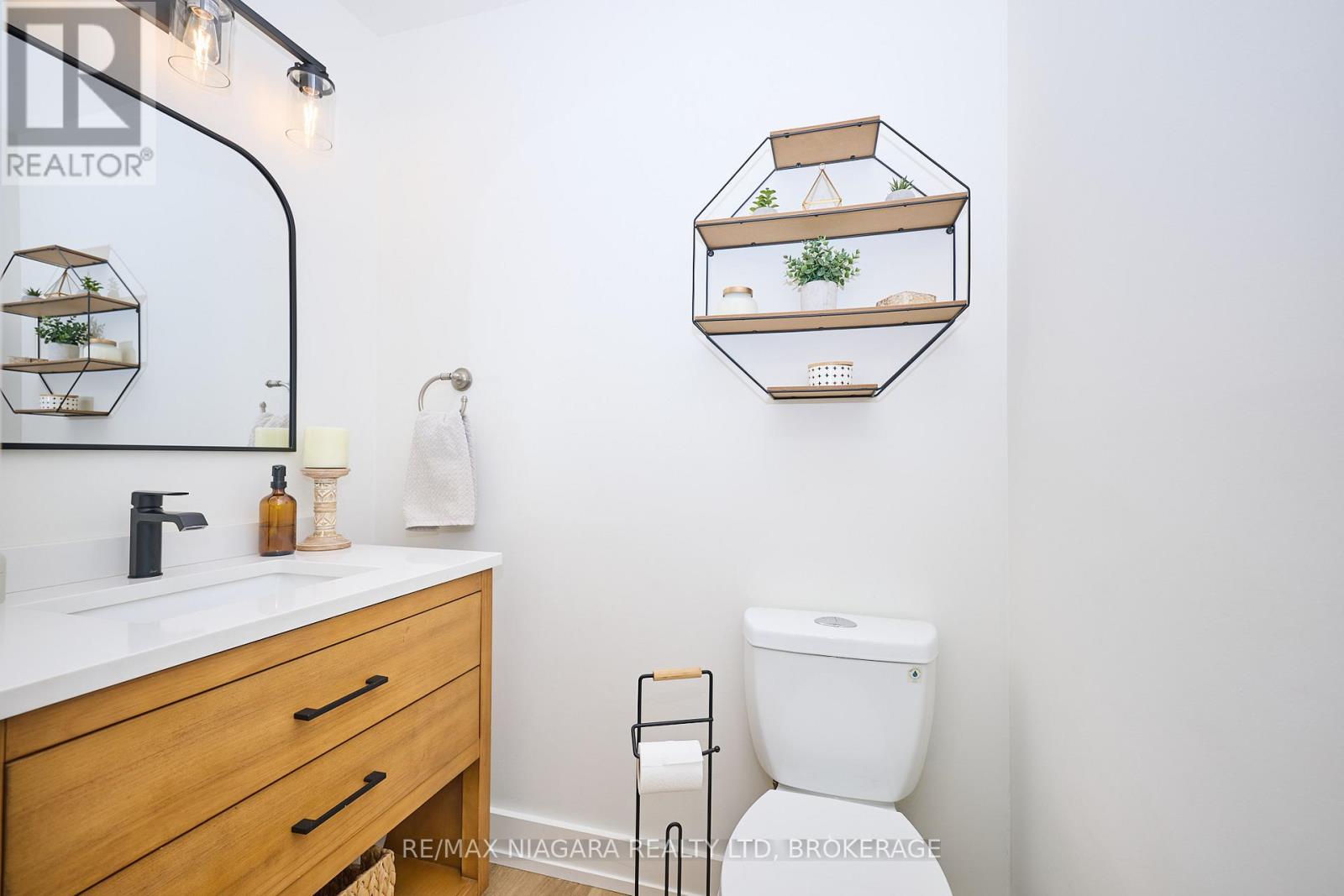 35 Berkwood Place, Pelham (Fonthill), Ontario  L0S 1E2 - Photo 16 - X12666014