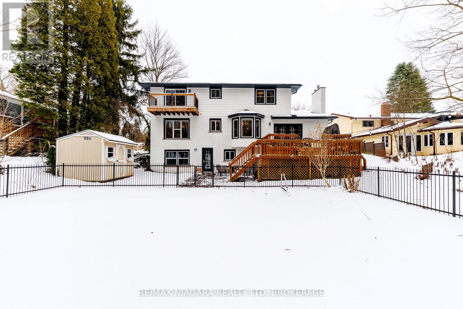 35 Berkwood Place, Pelham (Fonthill), Ontario  L0S 1E2 - Photo 3 - X12666014