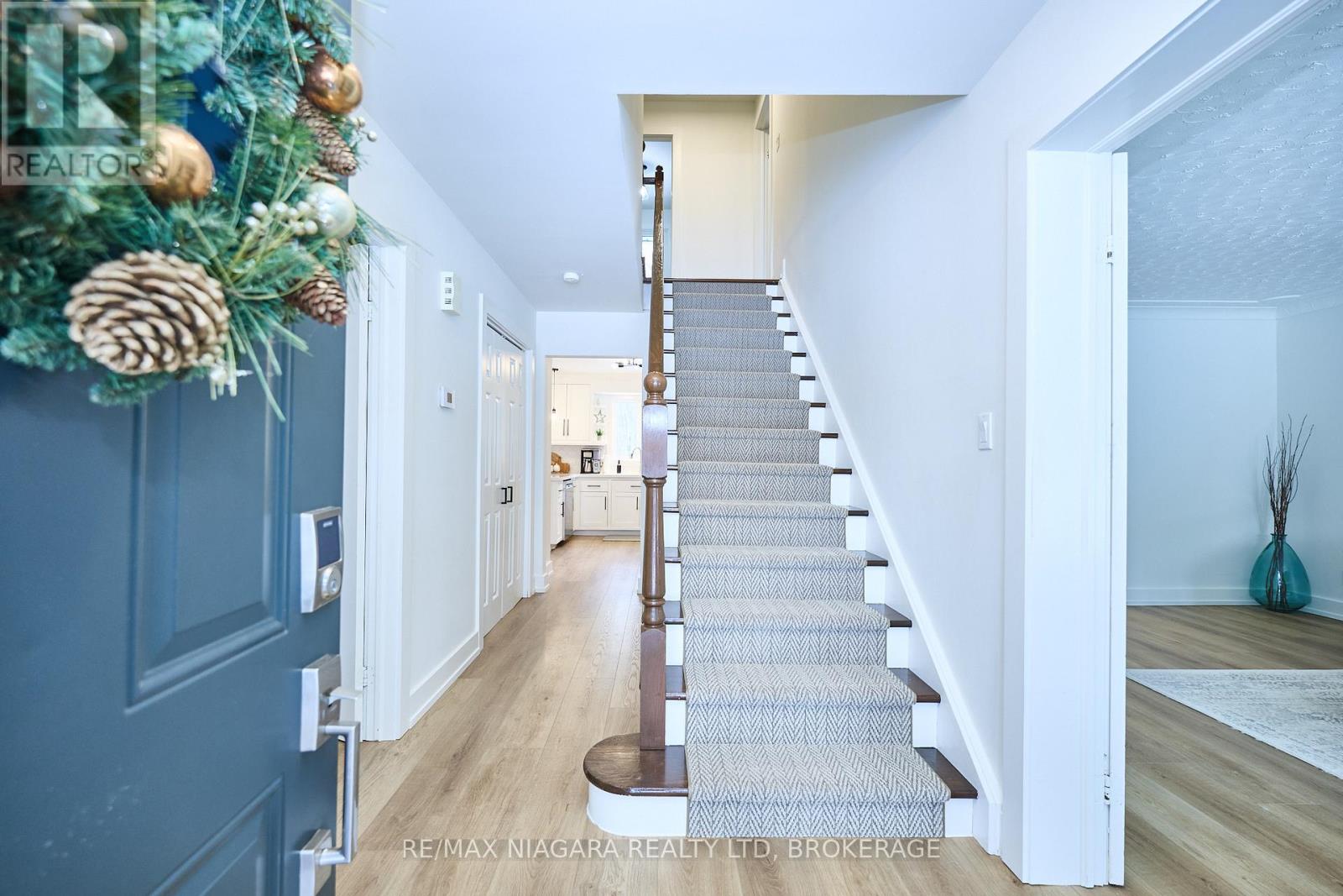 35 Berkwood Place, Pelham (Fonthill), Ontario  L0S 1E2 - Photo 6 - X12666014