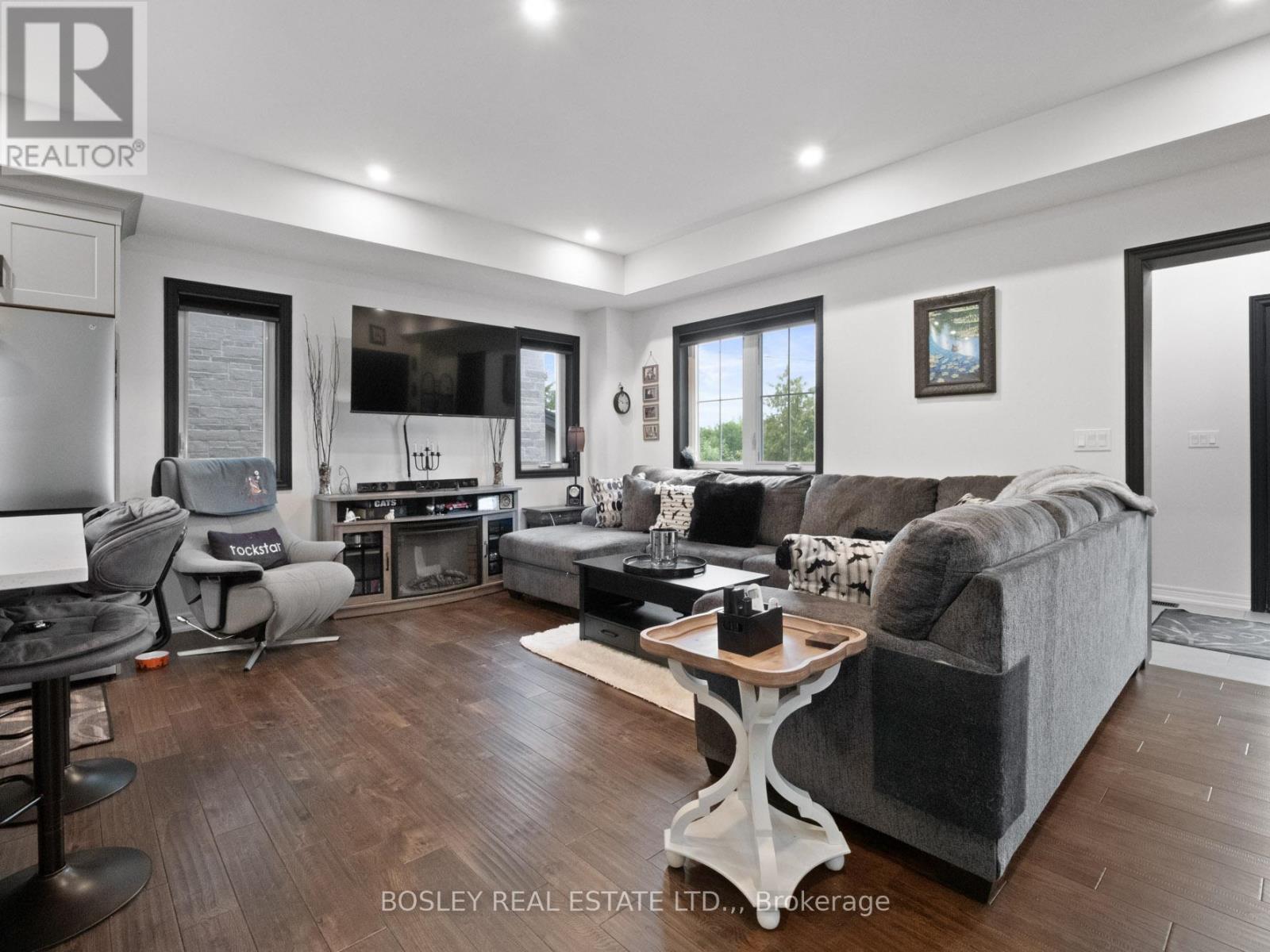 25 Haight Street, St. Catharines, Ontario  L2P 2M2 - Photo 7 - X12666074