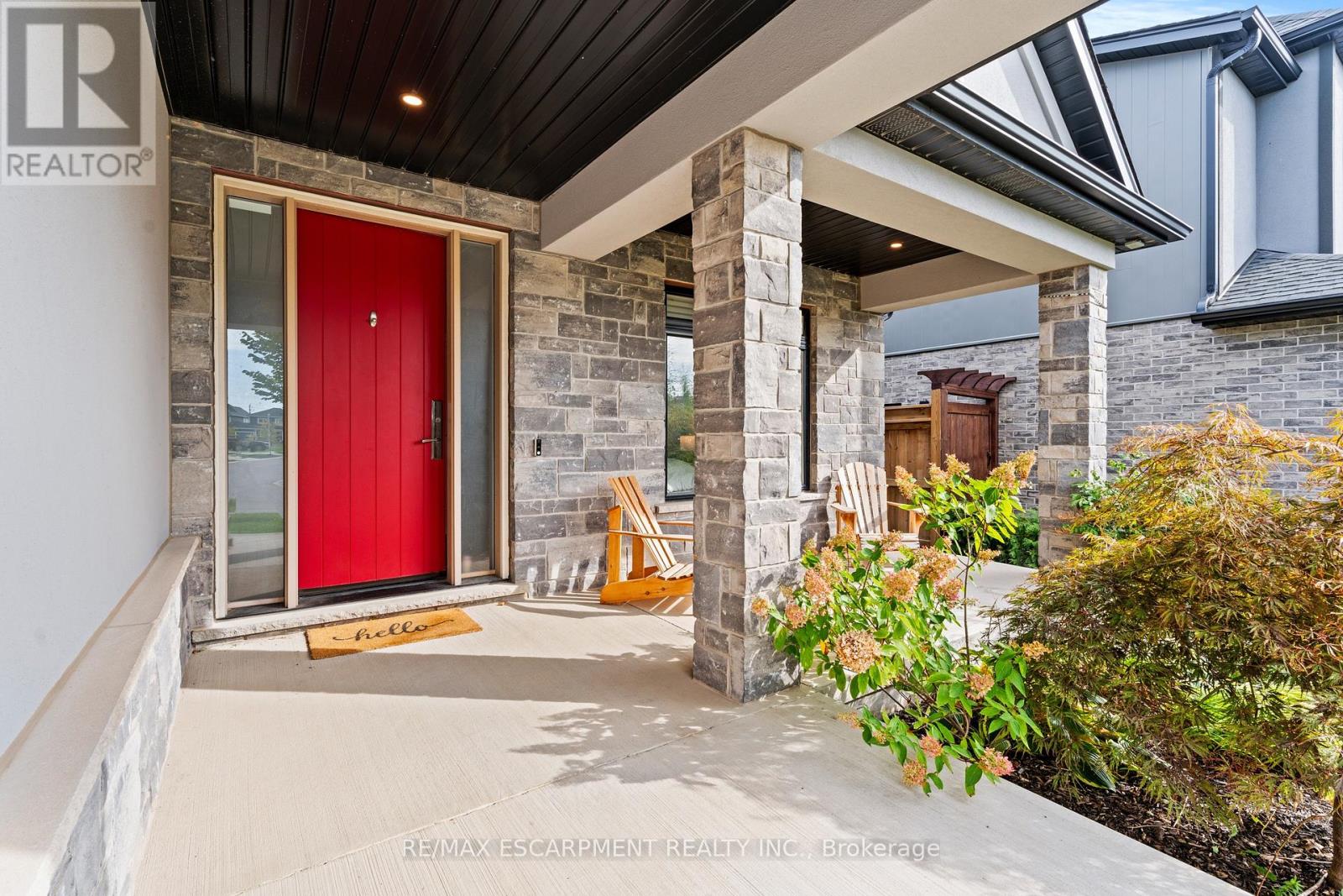 212 Viger Drive, Welland, Ontario  L3B 1A5 - Photo 2 - X12661824